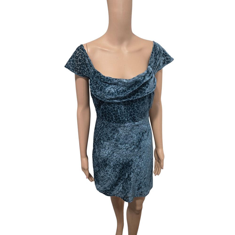 All in favor medium velvet cap sleeve floral blue dress side zip *has damage